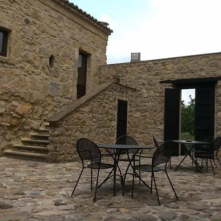 Agriturismo Baglio Pollicarini Farm stay Pergusa